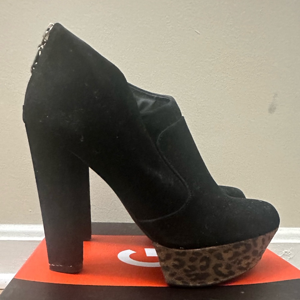 G by Guess Airien booties